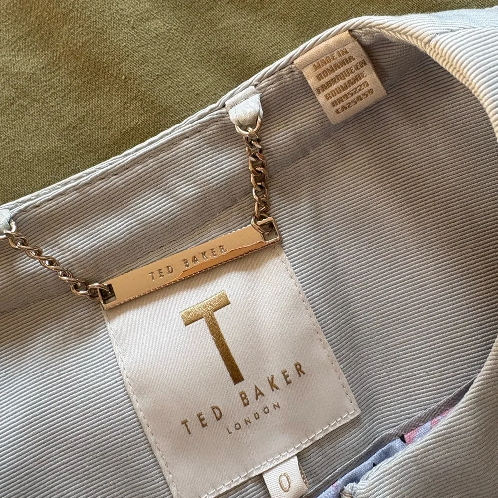 Ted Baker London Cropped Jacket Size 0 | Textured Zip Moto Style - Picture 2 of 3